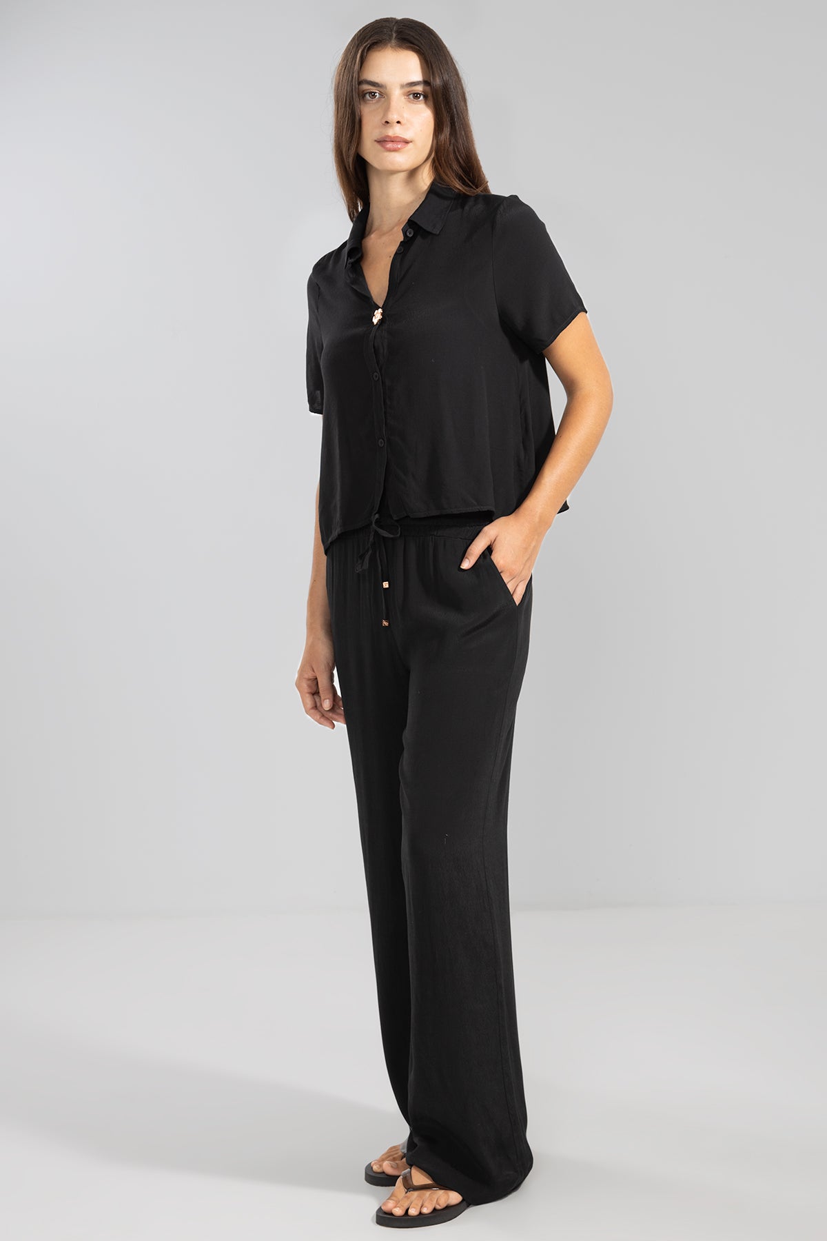 Camisa Manga Corta Negro con Floral