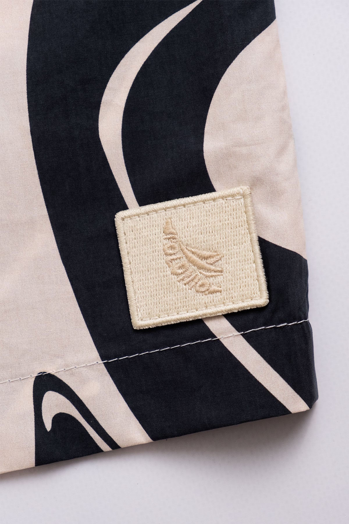 Camisa Convertible Collar Boxy Marble Black - Polonio