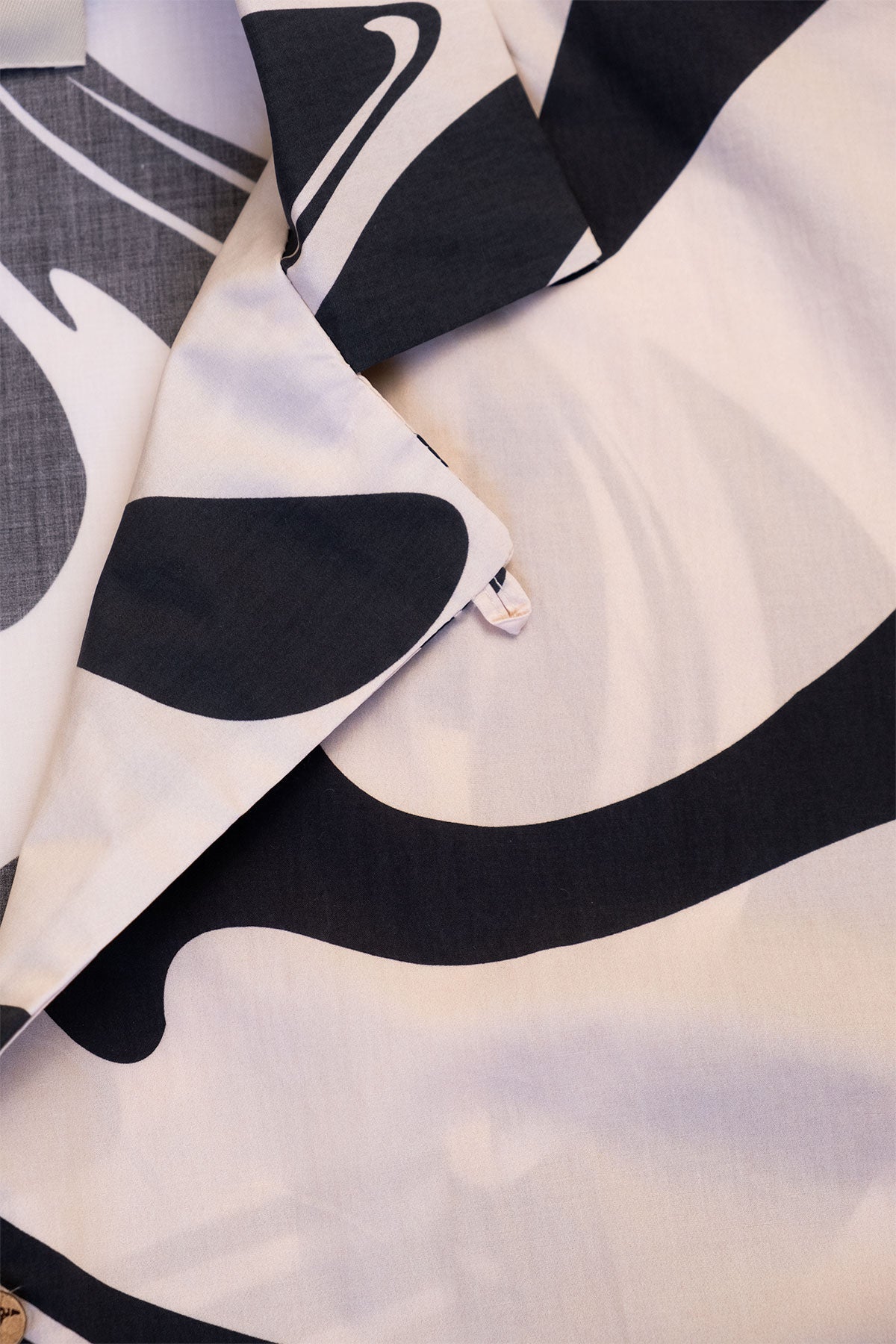 Camisa Convertible Collar Boxy Marble Black - Polonio