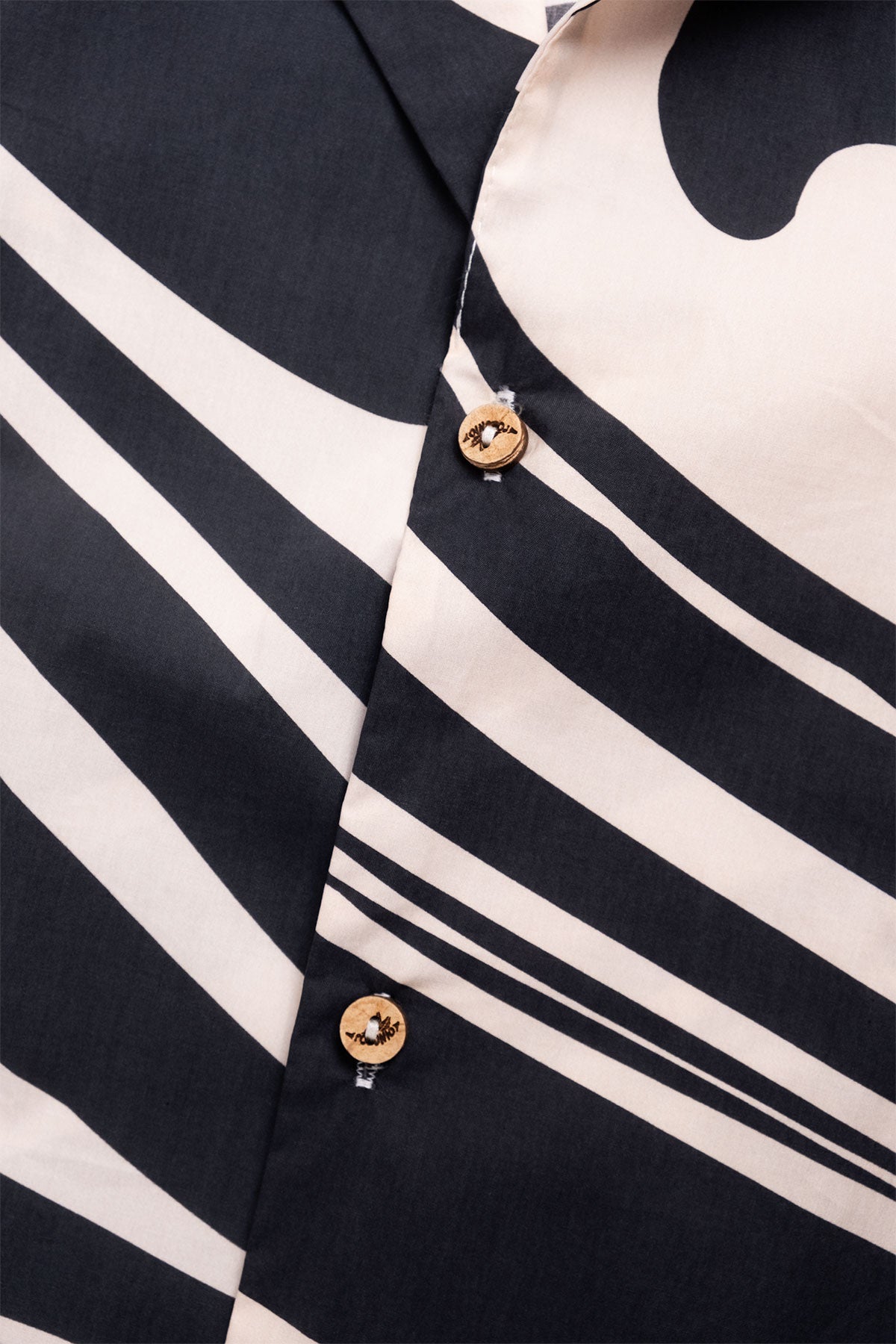 Camisa Convertible Collar Boxy Marble Black - Polonio