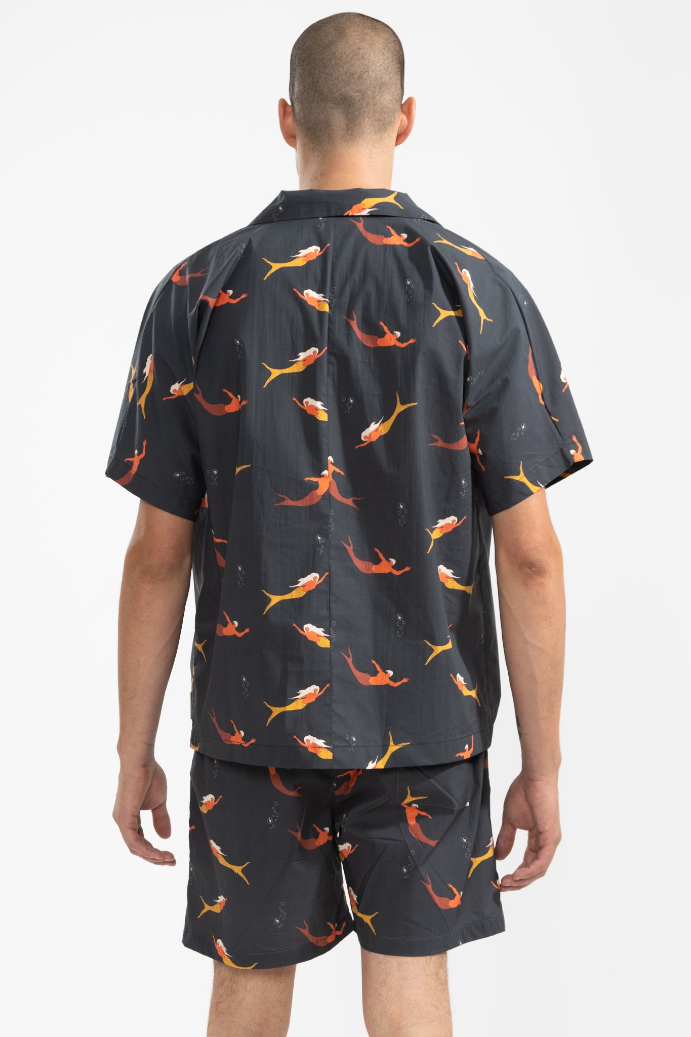 Convertible Camp-Collar in Mermaid Black